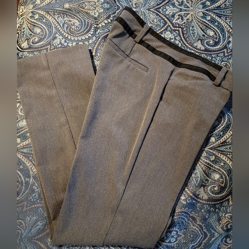 New York & Co, DesignStudio gray slacks w/ black waistband size 4
